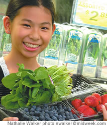 Carrie Cheong loads up with some healthy brain food: spinach, blueberries and strawberries