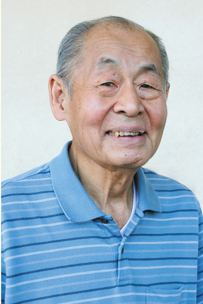 On Wednesday, Roy Kutsunai needed some drinks, so he stopped into Times Super Market in Kahala. As he left the store at 12:10 p.m., MidWeek&#39;s representative ... - MW-Winner-040115-Roy-Kutsunai-Times-Kahala