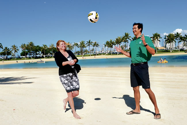 Hilton Hawaiian Village general manager Tracy Walker with beach volleyball Olympian Kevin Wong Nathalie Walker photo nwalker@midweek.com