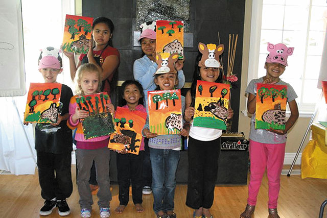 A class from KidzArt Kapolei shows off their artwork. Photo courtesy KidzArt Kapolei.