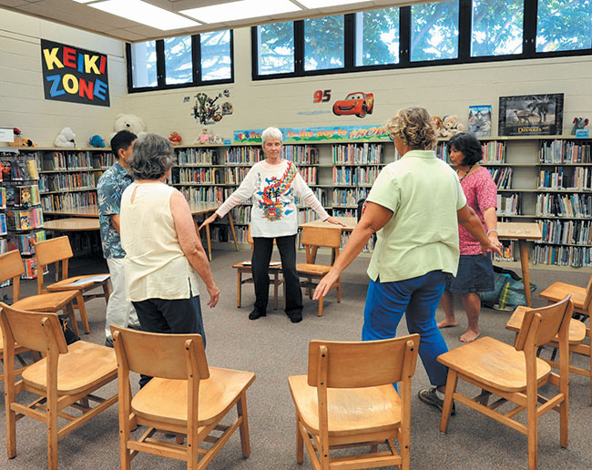 Marie Riley led a free introduction to ‘Relaxing into Flexibility' via acupressure, chi kung breathing, etc., Jan. 15 at Kaneohe Library. She teaches more in-depth classes each week at Windward Community College (see What's Up pages). Photo by Nathalie Walker, nwalker@midweek.com.