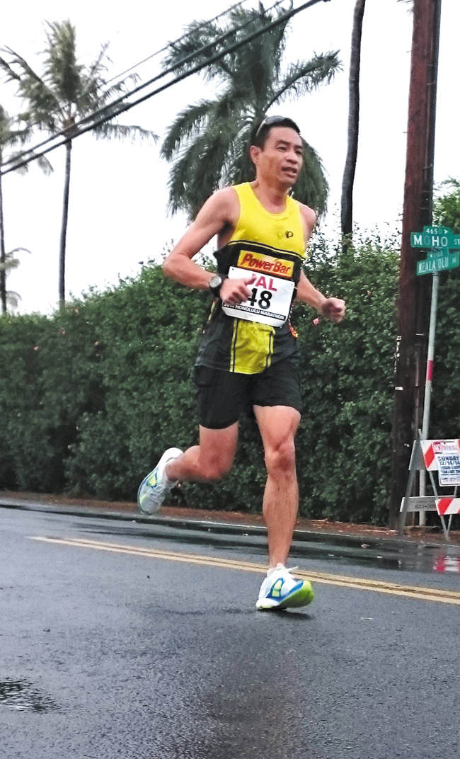 Jonathan Lyau running the 2014 Honolulu Marathon PHOTO COURTESY HAWAII SPORT MAG