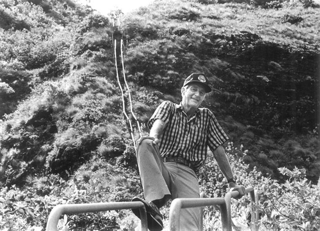 DLNR director Bill Paty pauses on his way to the top of the Haiku Stairs in August 1988 CARL VITI / STAR-ADVERTISER PHOTO