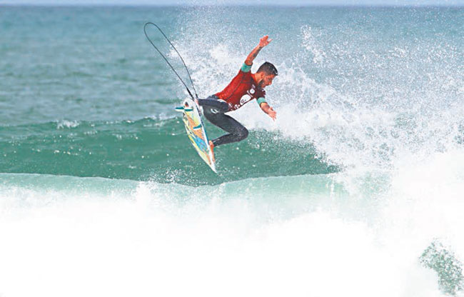 Felipe Toledo grabs some air on his way to winning the Oi Rio Pro in Brazil. PHOTO FROM WORLD SURFING LEAGUE.