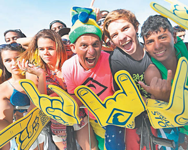 Brazilian fans celebrate Felipe Toledo’s victory at the Oi Rio Pro. PHOTO FROM WORLD SURFING LEAGUE.