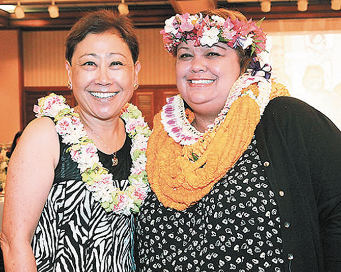 Hawaii’s National Distinguished Principal Malaea Wetzel (right) with DOE superintendent Kathryn Matayoshi. PHOTO FROM OCEANIC TIME WARNER