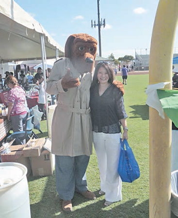Rep. Sharon Har poses with McGruff the Crime Dog and stresses the importance of crime-prevention education March 15 during Kapolei Keiki Wellness Day at Kapolei High School.