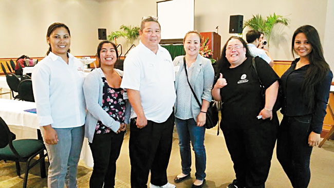 Norman Takeya (center) at the May 12 CMAA Hawaii Mini Conference with construction management students (from left) Kehaulani Remiticado, Nicole Granciosa, Jennifer Wong, Lana Moe and Jacky Plan. PHOTO FROM LANA MOE.