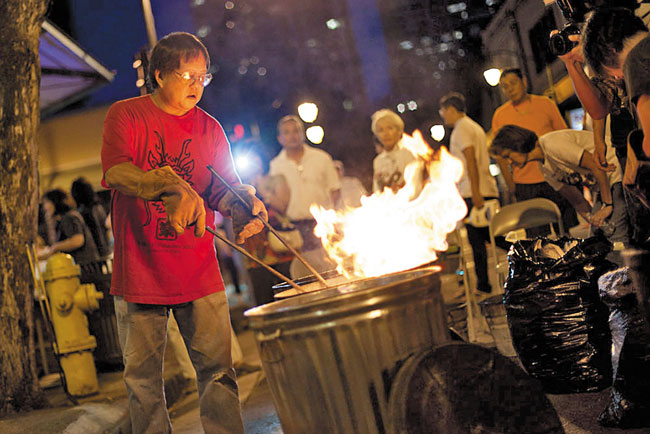 Ceramic artist Jeff Chang at work PHOTO FROM JEFF CHANG