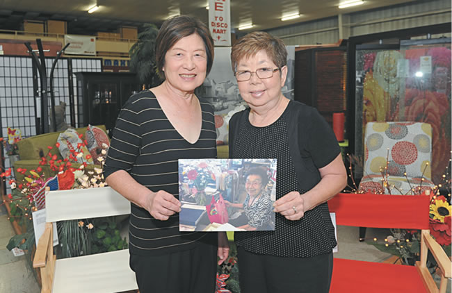 Funasaki and Soeda with a photo of their mother, Yoshiko Yamamoto