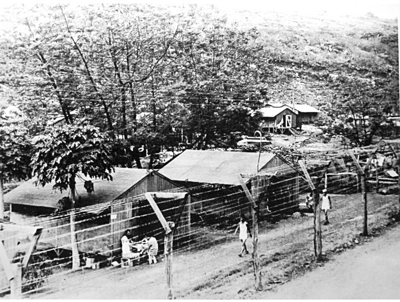 Oahu’s Honouliuli Internment Camp in 1945 PHOTO BY R.H. LODGE. COURTESY OF JAPANESE CULTURAL CENTER OF HAWAII / AR19 COLLECTION